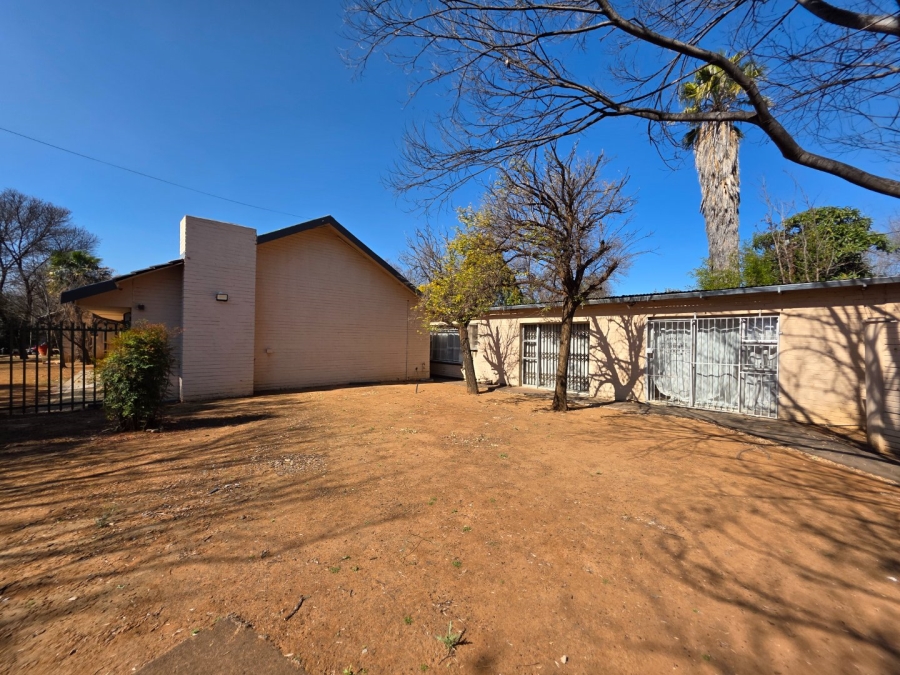 17 Bedroom Property for Sale in Universitas Free State